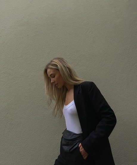 Nicola Hughes xxxスター ギャラリー