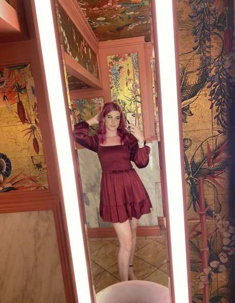 ニューハーフ巨乳OnlyFans セクシーヌード 写真