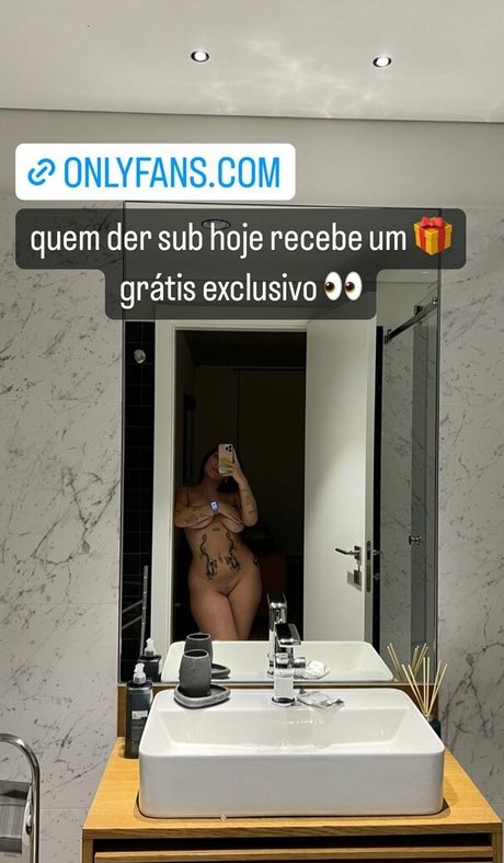 Debora Cardoso ヌードモデル 画像