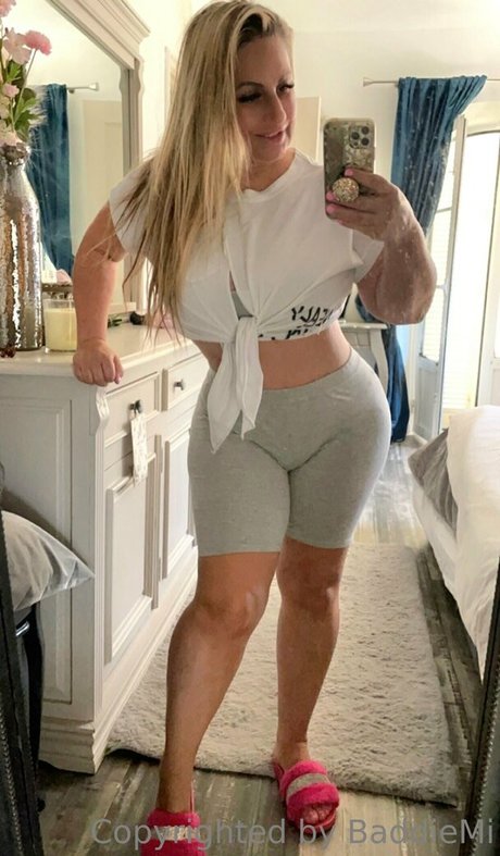 baddiemi 美しいモデル 画像