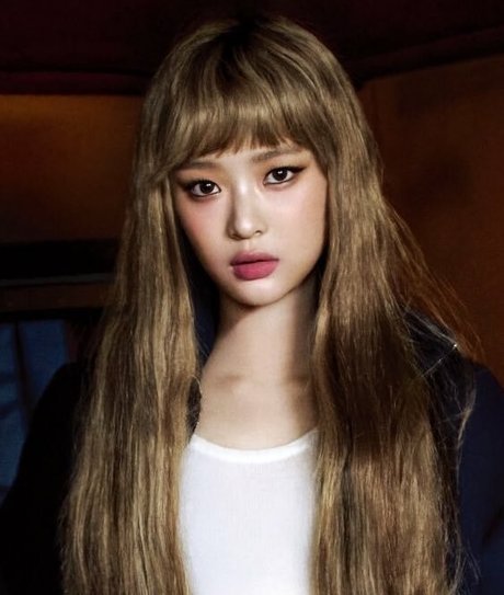 Hanni Pham top profile image