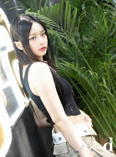 Hanni Pham ヌードモデル 写真