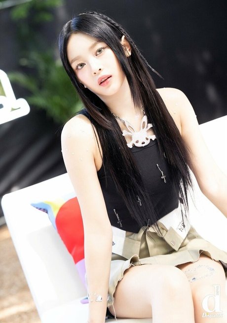 Hanni Pham かわいいスター 画像