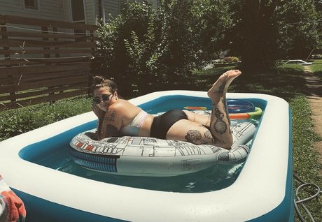 Stepstool Sarah ヌードのポルノスター ギャラリー