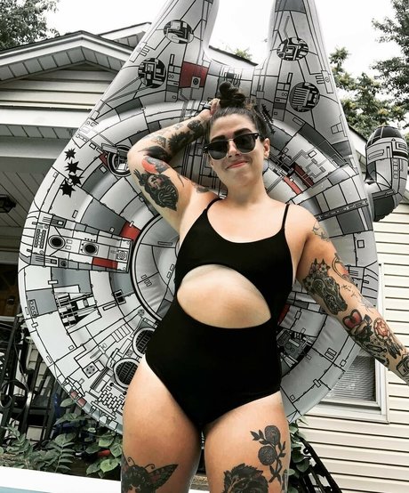 Stepstool Sarah ヌードモデル 写真