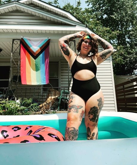 Stepstool Sarah ポルノスター ヌード 画像