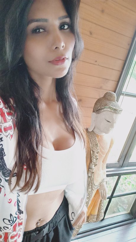 Annie Sharma ポルノスター 無料 写真