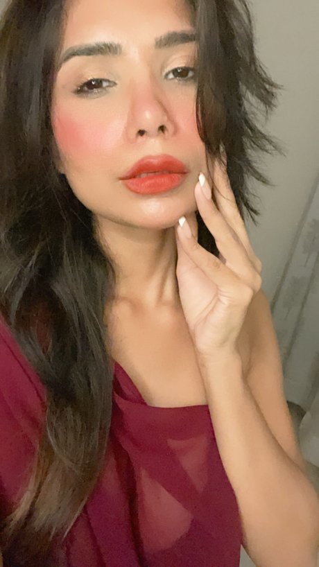 Annie Sharma ポルノモデル ギャラリー