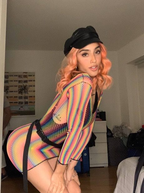 La Chilena 裸のポルノスター 写真