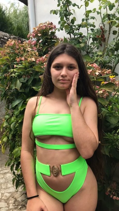 Veronica Marcelino かわいいスター 画像