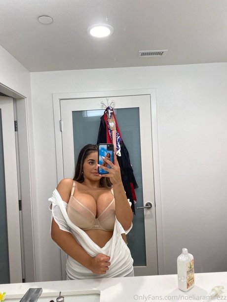 Noelia Ramirez モデル 写真