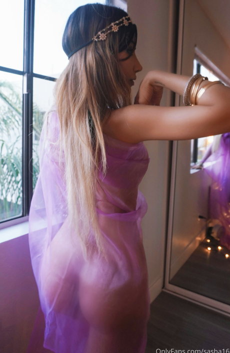 Sakshi Chopra ポルノスター エロティック 画像