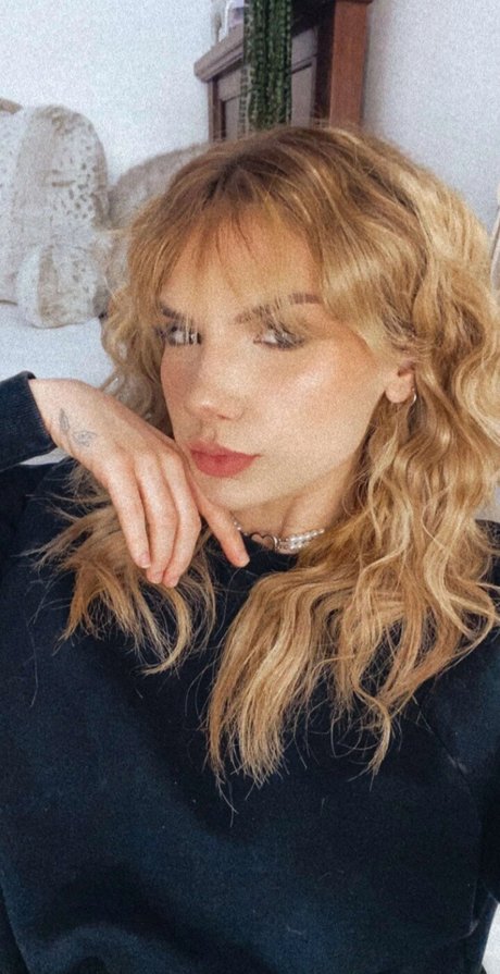 Bailey Rose ポルノスター アート ギャラリー