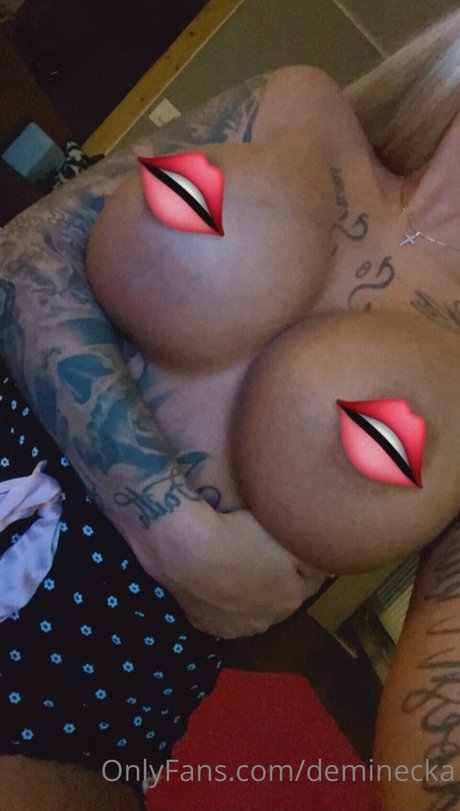 フェムボーイアジアンOnlyFans ポルノ 写真