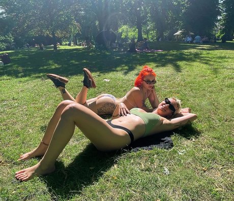 公共の場での猫のOnlyFans アダルト 画像