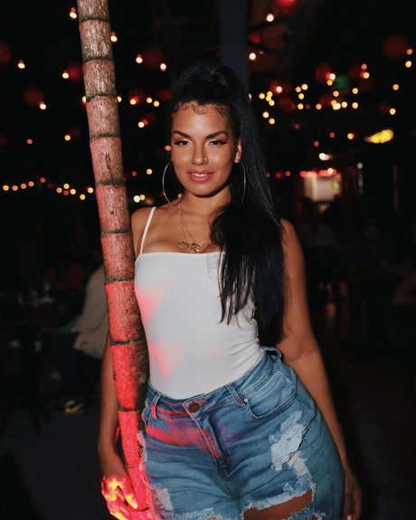 Natalia Pitti トップモデル 画像