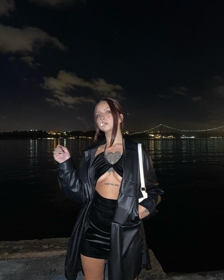 Pinustri 裸の女優 画像