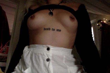 Pinustri ポルノスター 裸 画像