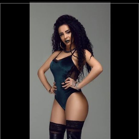 Melek Oezcagan ポルノ女優 アーカイブ