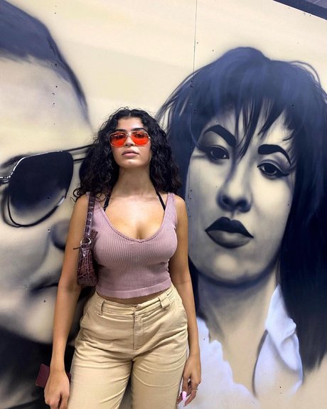 Taleen 高品質モデル 写真