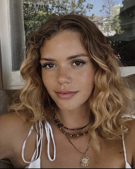 Audra Grace Johnson 完璧なモデル 写真