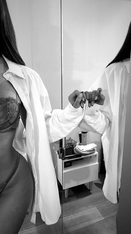 Maelyss Lepage ポルノスター パーフェクト 写真