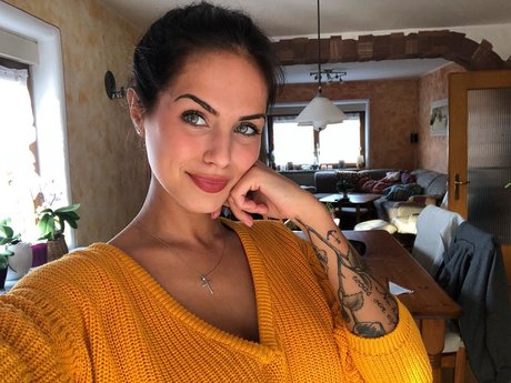 ティーンソロOnlyFans アート裸 写真