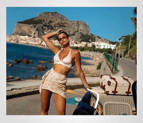 Caitlin Lamb 美しいモデル 画像