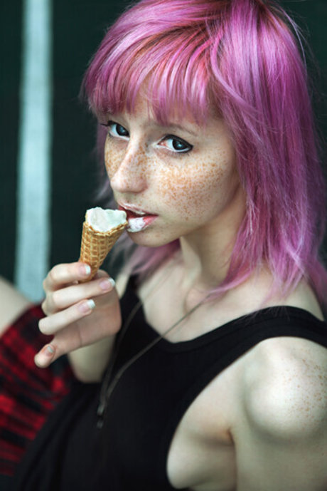 Eliza Satu アダルト女優 写真