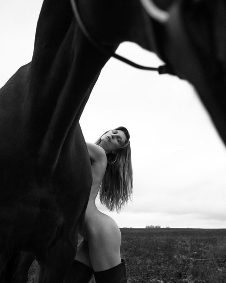 Lena Stepanova アートスター 画像