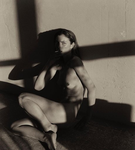 Lena Stepanova ヌードモデル 画像