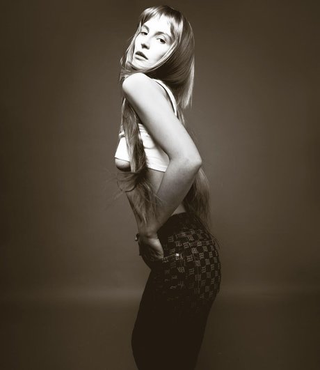 Lena Stepanova アート女優 ギャラリー