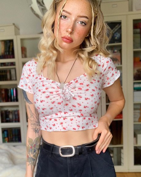 ゴスアジアンOnlyFans セクシーヌード 写真