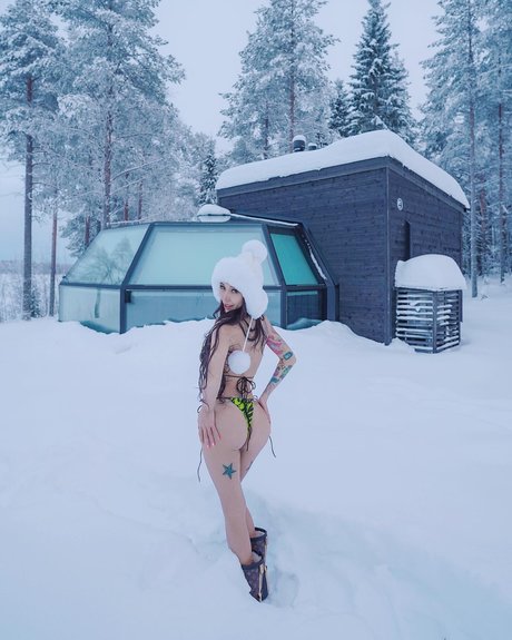 Leng Yein アダルトモデル 写真