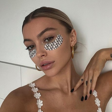 Linabmn 美しいポルノスター 写真