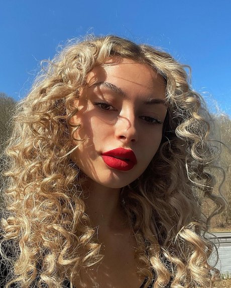 Linabmn 美しいポルノスター 写真