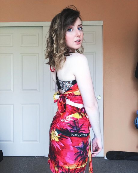 チンコを持つ女たち OnlyFans 美しい裸 写真