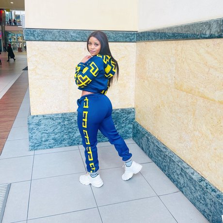 スターティーンオンリーファンズ ホットセクシー 画像