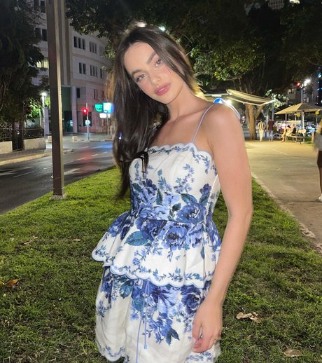 Yael Shelbia 無料スター 写真