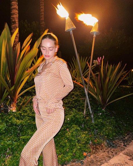 黒檀のシャワー OnlyFans ヌード ギャラリー