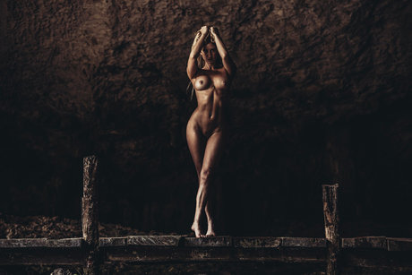 小人エボニーOnlyFans 無料ヌード 写真