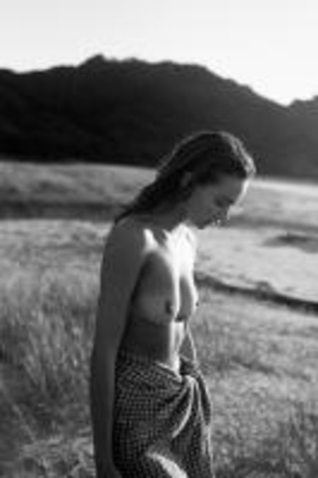 Nikki Hillier ヌード女優 画像