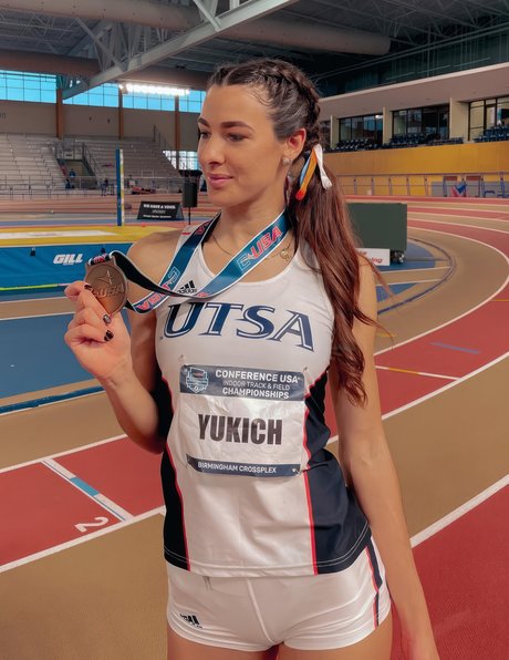 Alanah Yukich_ 可愛いモデル ギャラリー