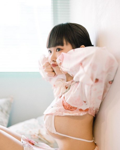 Queenie Lam セクシーなスター 写真