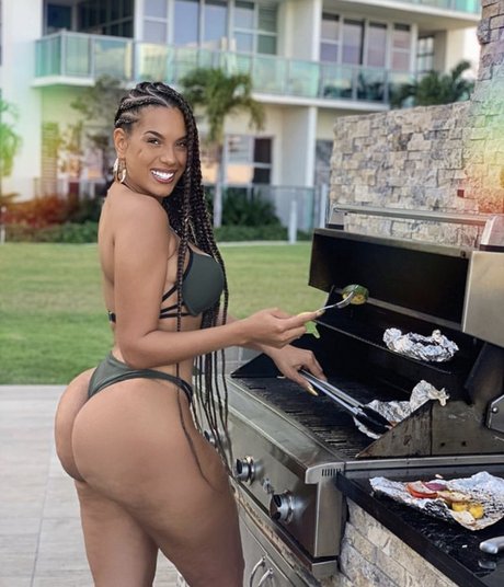 Amirah Dyme スター 裸 画像