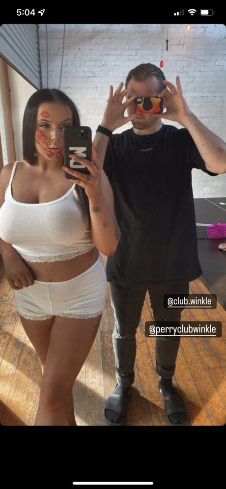 Courtney Maloney セクシーなポルノスター 写真