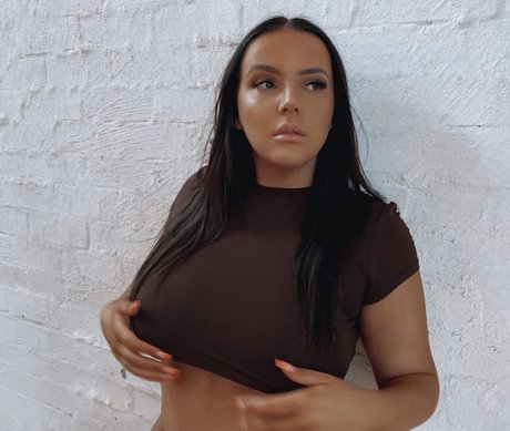 Courtney Maloney xxxポルノスター 画像