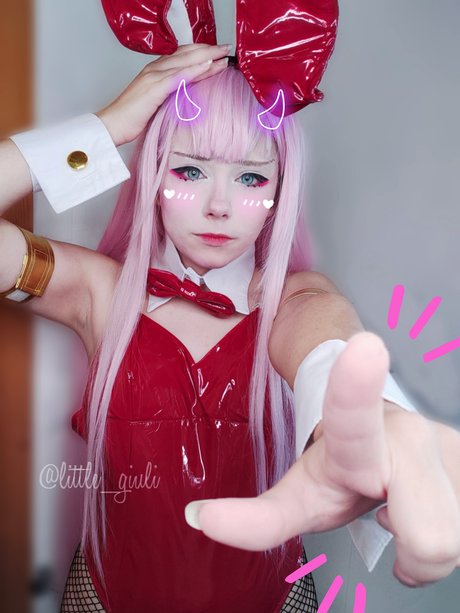 Little Giuli ポルノモデル 写真