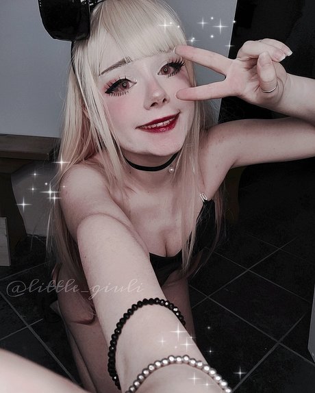 Little Giuli スター 裸 写真