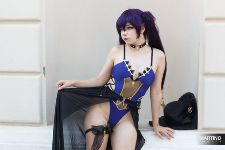 Little Giuli 裸のモデル 写真